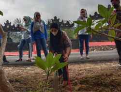 Plt Sekwan Tri Paryono Komandoi Jum’at Bersih Di Gedung Sekretariat DPRD
