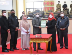 Walikota Bersama DPRD Bandarlampung Tandatangani Lima Raperda