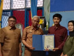 Dua Tahun Ijazah Ditahan, Didatangi Ketua DPRD Langsung Diberikan Gratis