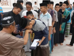300 Santri Ponpes Riyadhus Sholihin dapat THR Sebelum Mudik