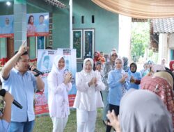 Hari Pertama Kampanye Nanda-Anton Temani Istri Cagub RMD Turun ke Desa-Desa