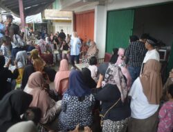 Nanda Indira bersama Srikandi DermawanKomunitas Bundo Kandung Gelar Aksi sosial Jumat Berkah