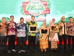 Bupati Pesawaran Dendi Raih Penghargaan Atas Keberhasilan Pengelolaan Kehutanan