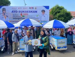 Walikota Eva Bagi 100 Motor Listrik Plus Modal Rp 1 Juta untuk UMKM