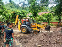 Wali Kota Eva Dwiana Salurkan Bantuan untuk Korban Longsor di Perbatasan Bandar Lampung–Pesawaran