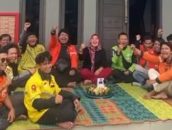 Rayakan Harlah Ketum Megawati Srikandi PDI-P Sri Ningsih Makan Bersama Ojol