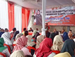 Diguyur Hujan Deras Sosialisasi PIP-WK Anggota F-PDI-P Sri Ningsih Peserta Tetap Ramai