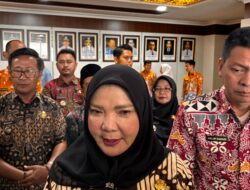 Walikota Eva Salurkan Rp88,5 Juta untuk 16 Warga Terdampak Bencana dan Butuh Pengobatan