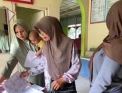 Membludak, Ratusan Warga Antusias untuk Dapat Bantuan Beasiswa Pendidikan