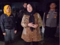 Tinjau Banjir Sampai Subuh, Walikota Bunda Eva Beri Bantuan dan Desak Peran BBWS