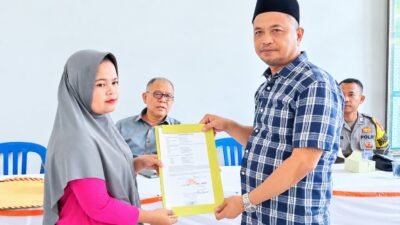 Senyum Ceria Warga Kuala Ketapang Way Lunik Setelah Menerima Sporadik